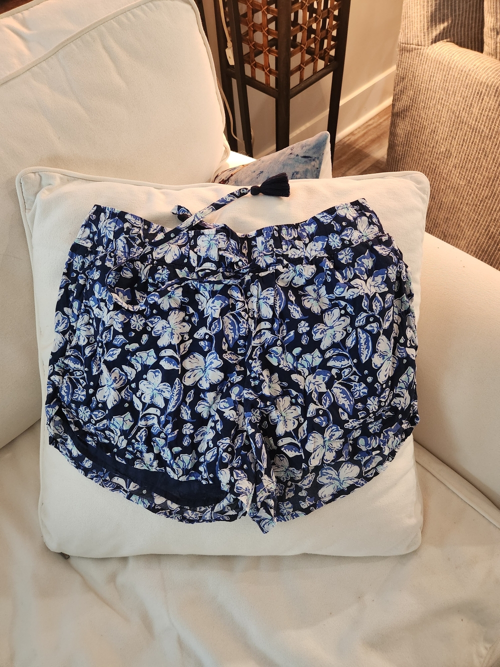Vineyard Vines Navy Blue and White Floral Athletic Shorts